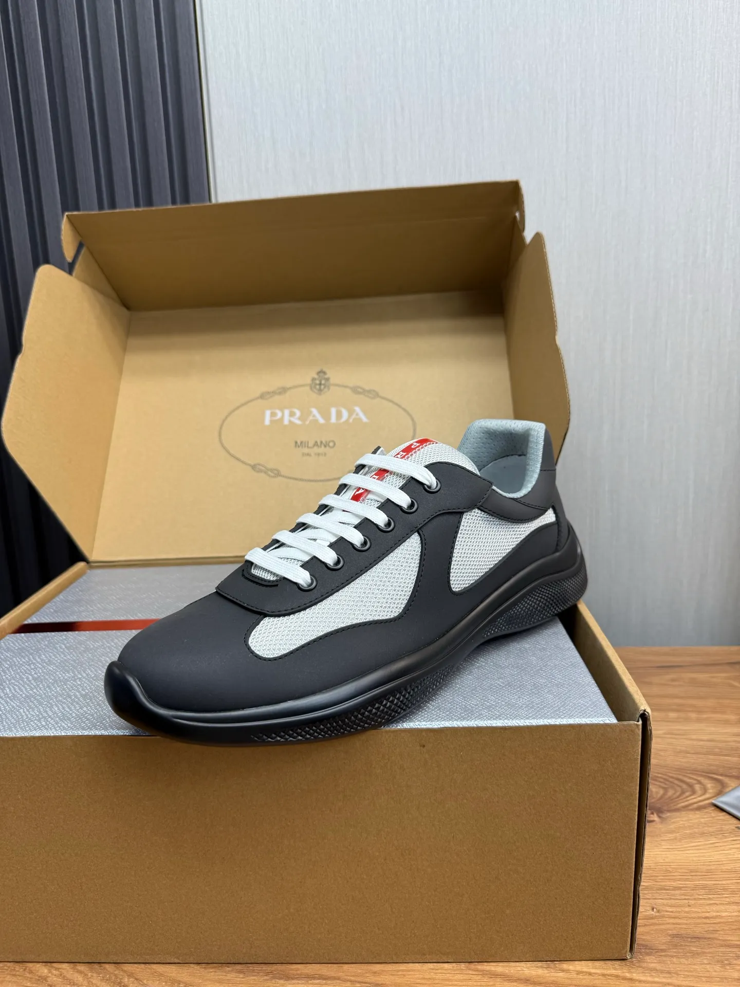 Men's shoes 640💰 [PRADA] Hot selling items🔥Must be recommended every day~~ Official website synchronized, 1:1 high quality shipments✔️ Imported cowhide fabric, rubber material + cowhide lining, original bottom, high-end airplane box packaging🎁 38-45 (38.45 custom-made, non-returnable)